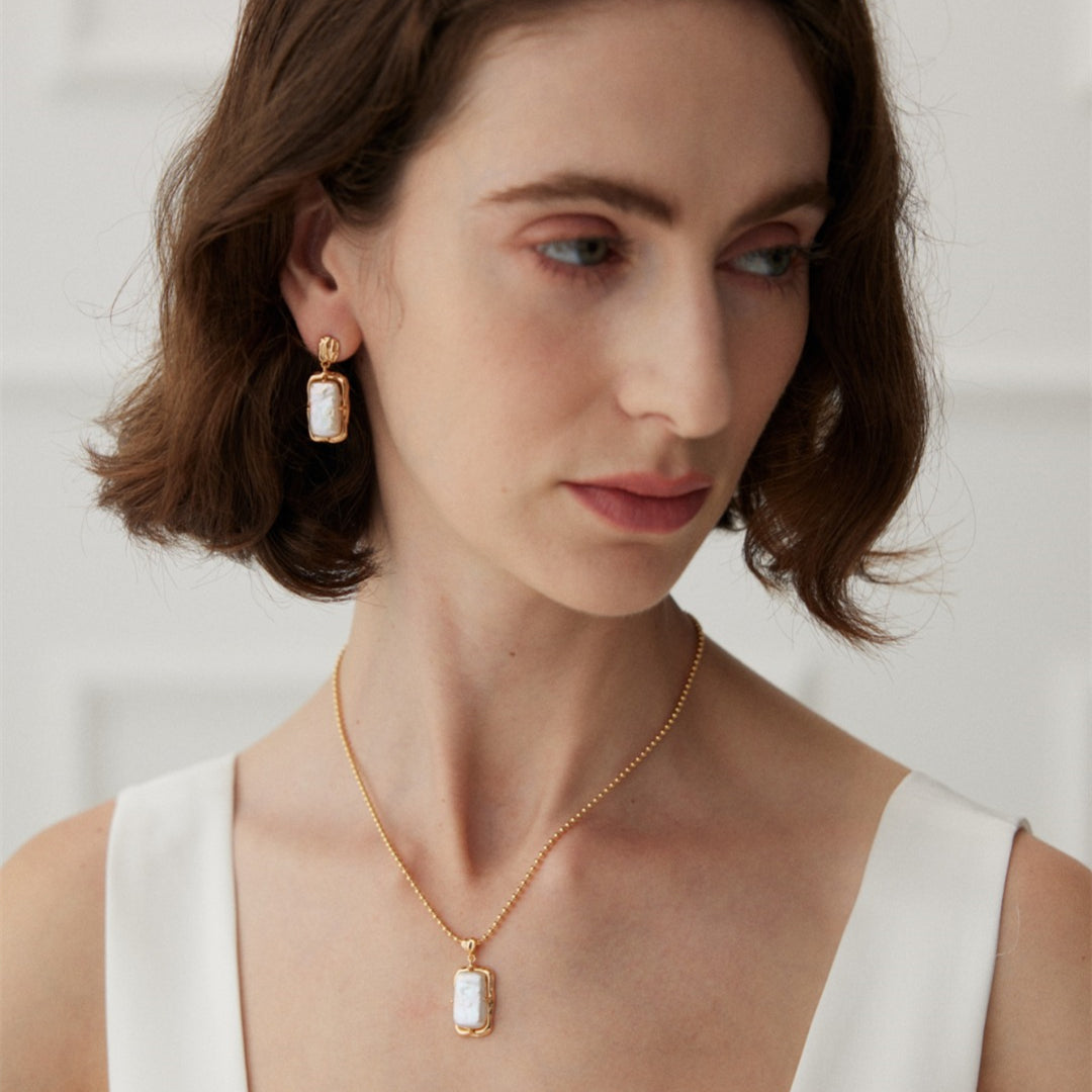 Vintage Drop Pearl Earrings Gold